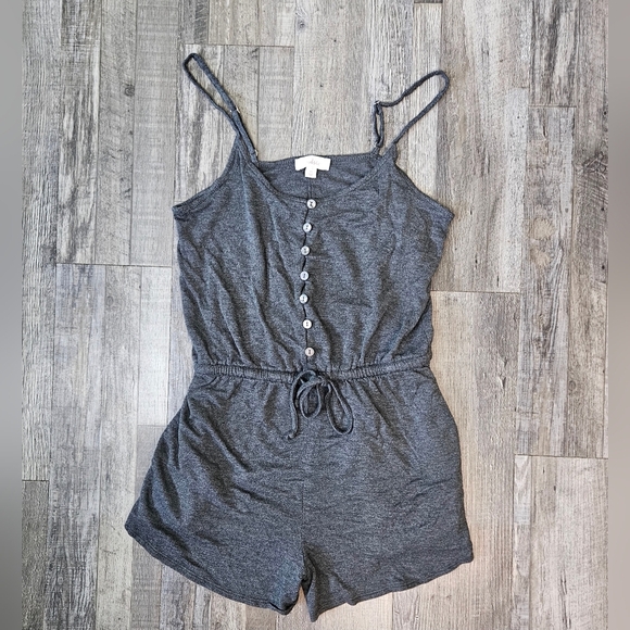 🩷💜Romper Grey shorts By Colsie Size XS💛🩷 - Picture 1 of 6